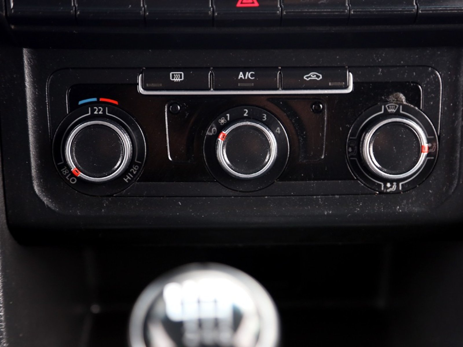 Volkswagen AMAROK TRENDLINE 4X2 2.0 MT 2023 - Imagen 18 de 20