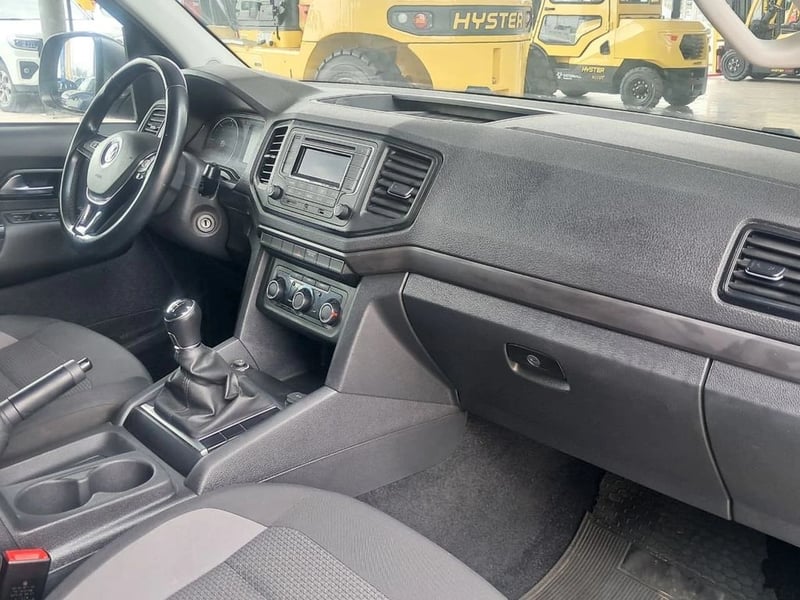 Volkswagen AMAROK TRENDLINE 2.0 4x2 MT 2023 - Imagen 17 de 20
