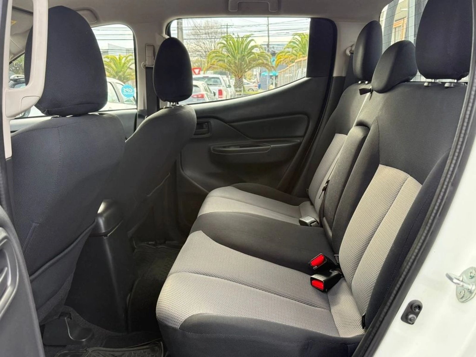 MITSUBISHI L200 2.4 KATANA CR DIESEL 4X2 MT 2023 - Imagen 11 de 14