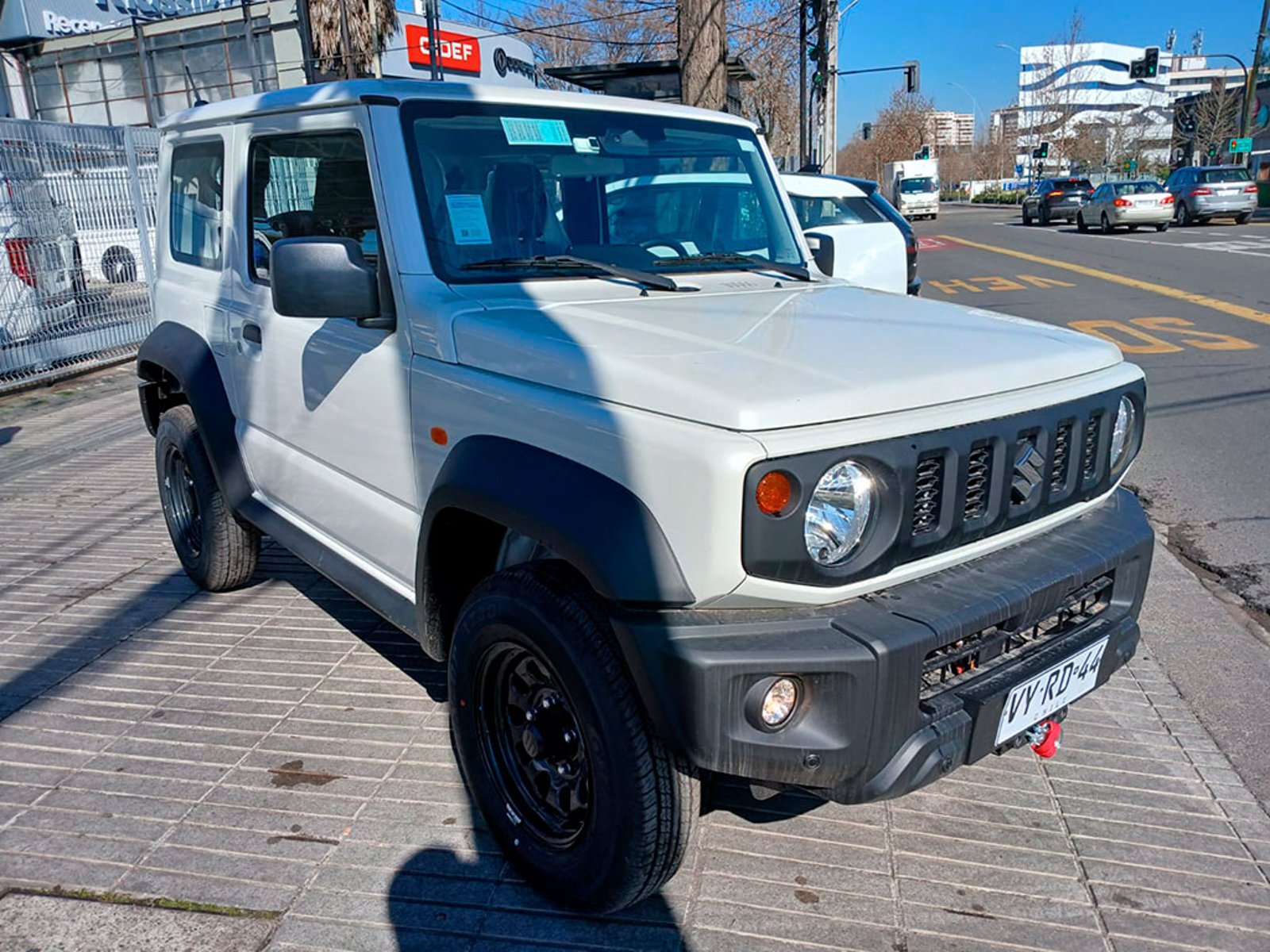 Suzuki JIMNY GL WINCHE MT 4X4 2026 - Foto 5 de 12