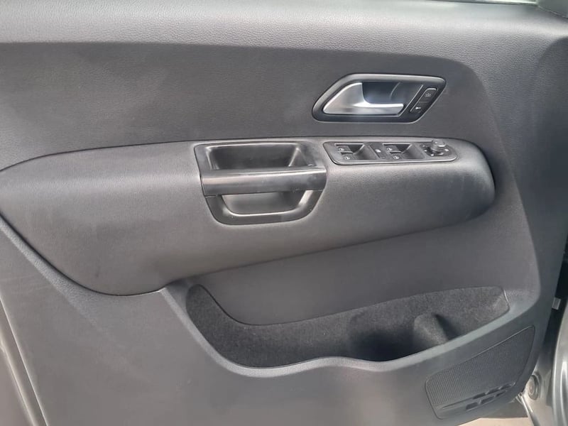Volkswagen AMAROK TRENDLINE 2.0 4x2 MT 2023 - Imagen 14 de 20