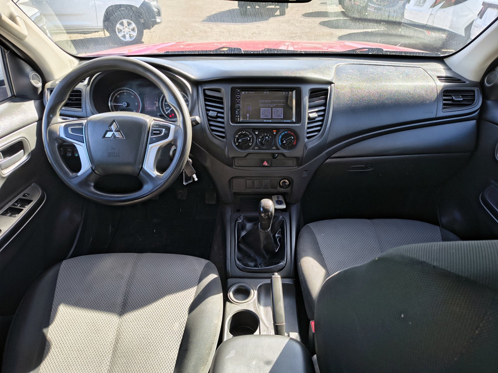 Mitsubishi L200 L200 KATANA 2.4 Diesel 4x2 T/M 2022 - Imagen 14 de 19