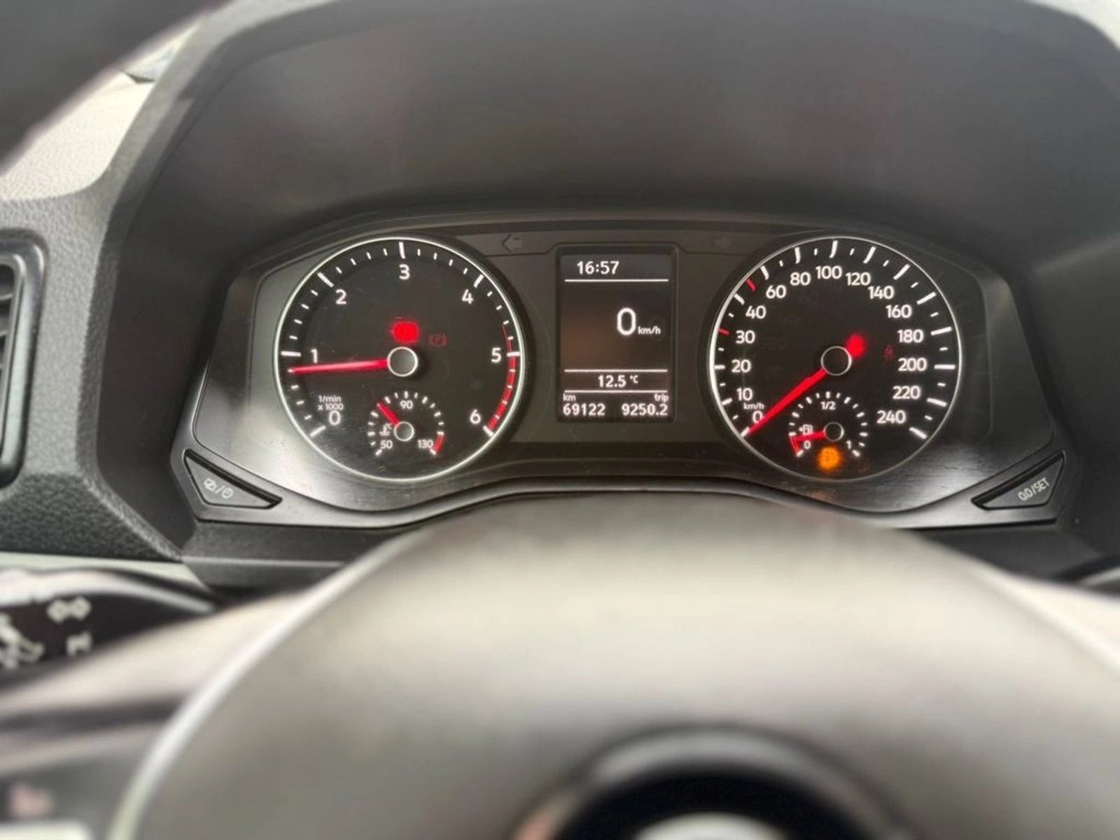 VOLKSWAGEN AMAROK 2.0 TRENDLINE 4X2 MT 2023 - Imagen 17 de 18