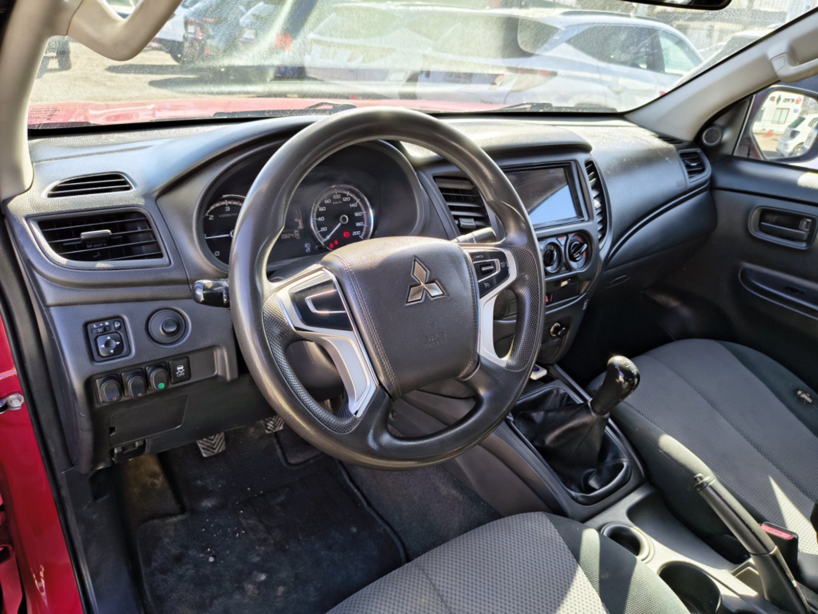 Mitsubishi L200 L200 KATANA 2.4 Diesel 4x2 T/M 2022 - Imagen 10 de 19