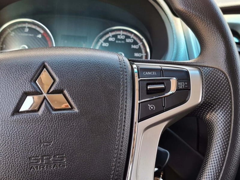 Mitsubishi L200 2.4 KATANA CR 4X2 MT 2023 - Imagen 18 de 20