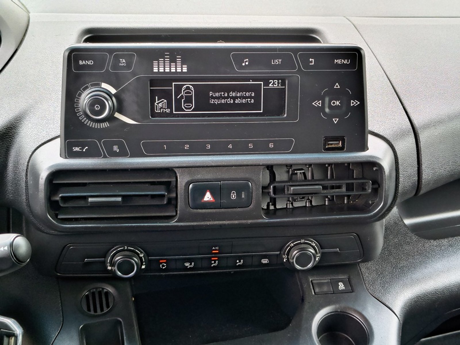 Peugeot PARTNER L1 1.6 Diesel 4x2 T/M 2022 - Imagen 13 de 17