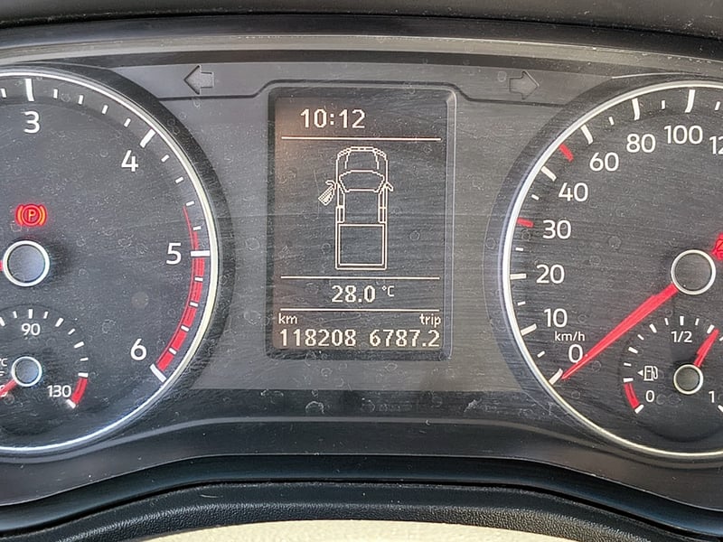 Volkswagen AMAROK 2.0 Diesel 4x2 T/M 2023 - Imagen 13 de 20