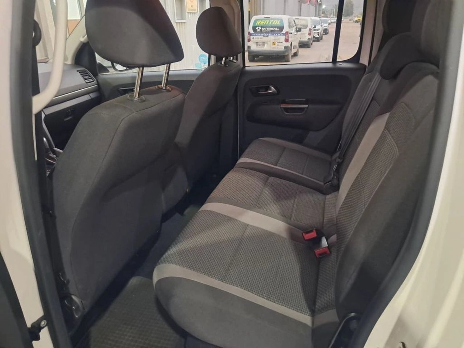 Volkswagen AMAROK 2.0 COMFORTLINE 4X4 AT 2022 - Imagen 13 de 20