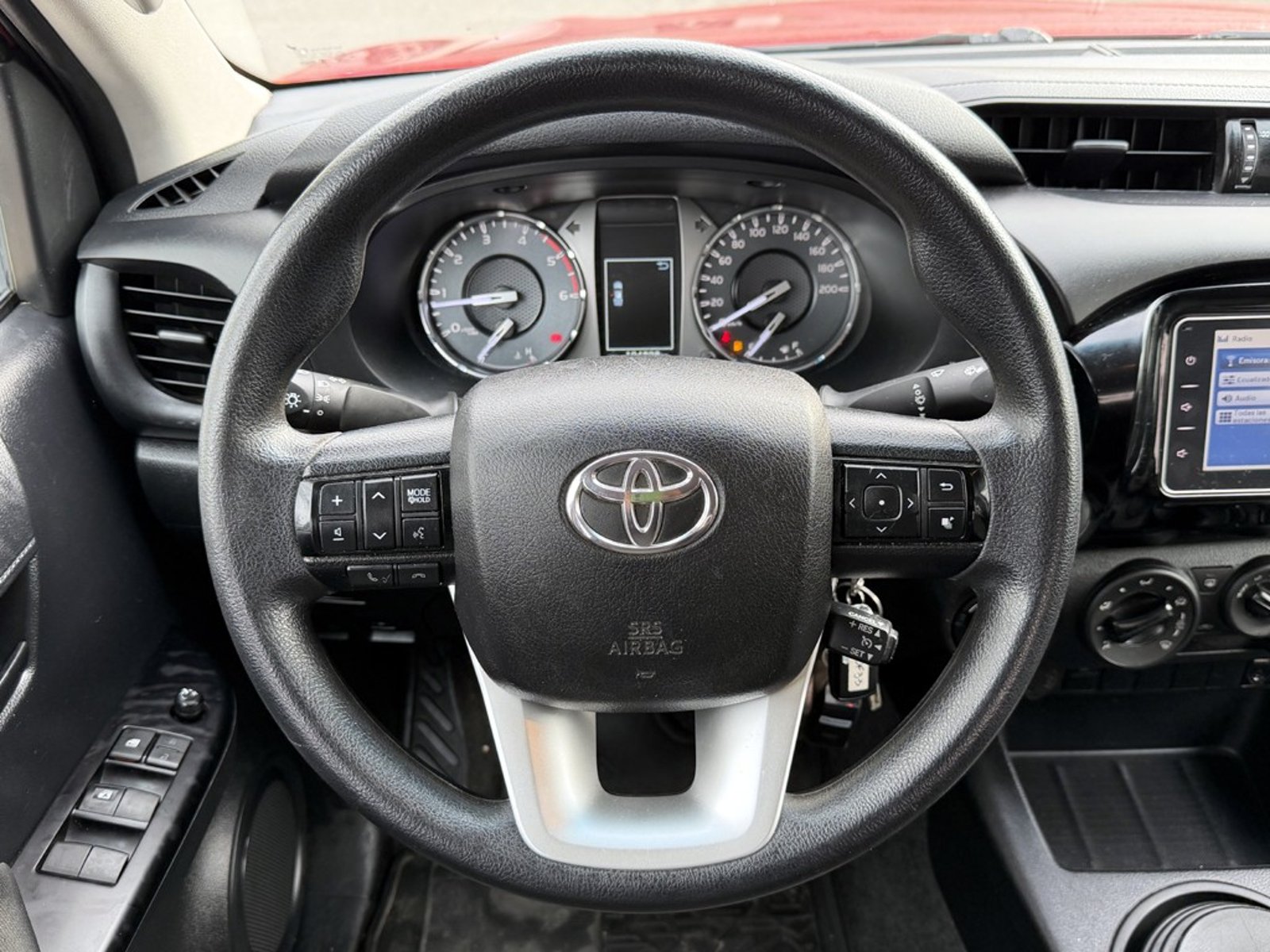 TOYOTA HILUX 2.4 DX 4X4 MT 2022 - Imagen 16 de 20