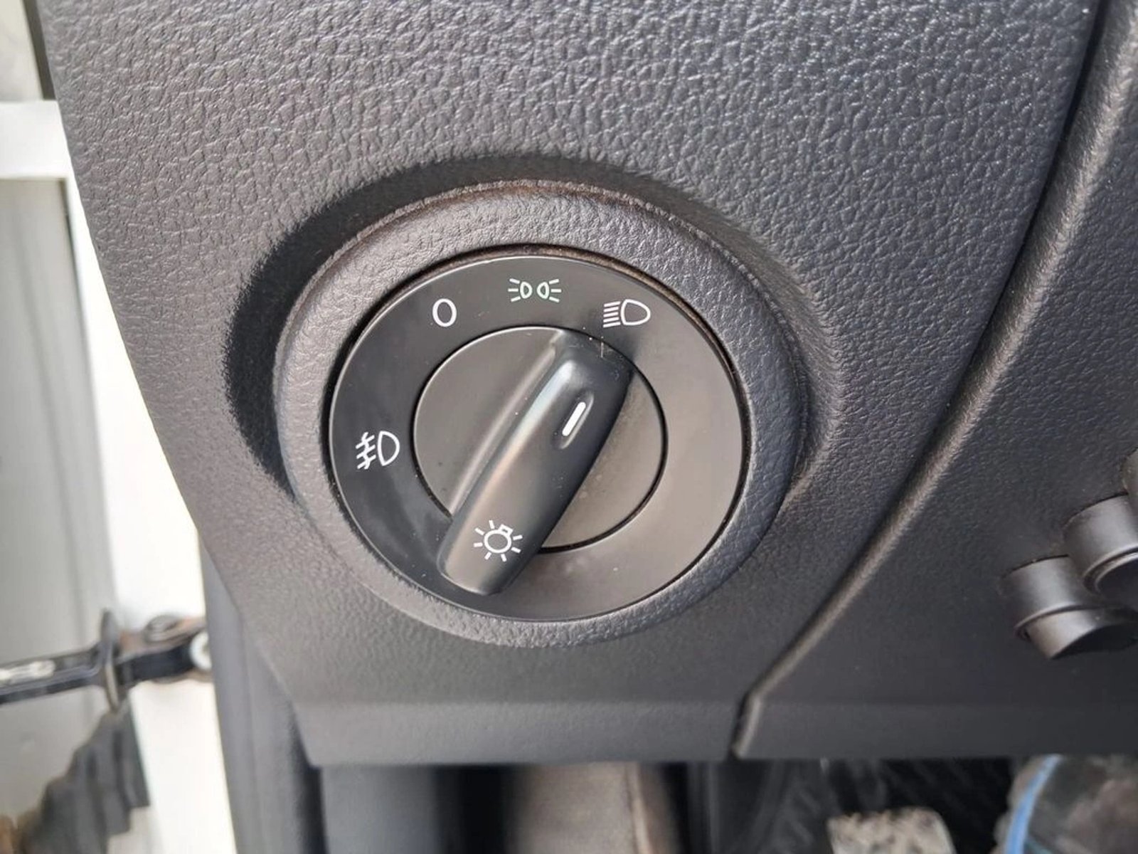 VOLKSWAGEN AMAROK 2.0 TRENDLINE MT 4X4 DIESEL 2022 - Imagen 19 de 20