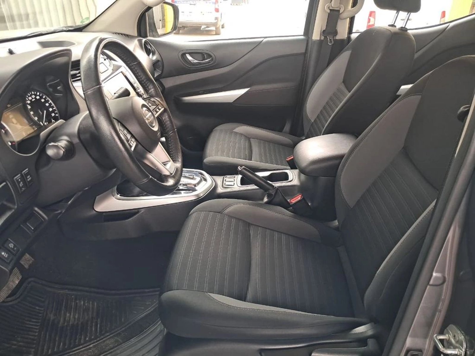 Nissan NAVARA 2.3 XE DC 4X4 AT 2023 - Imagen 12 de 20