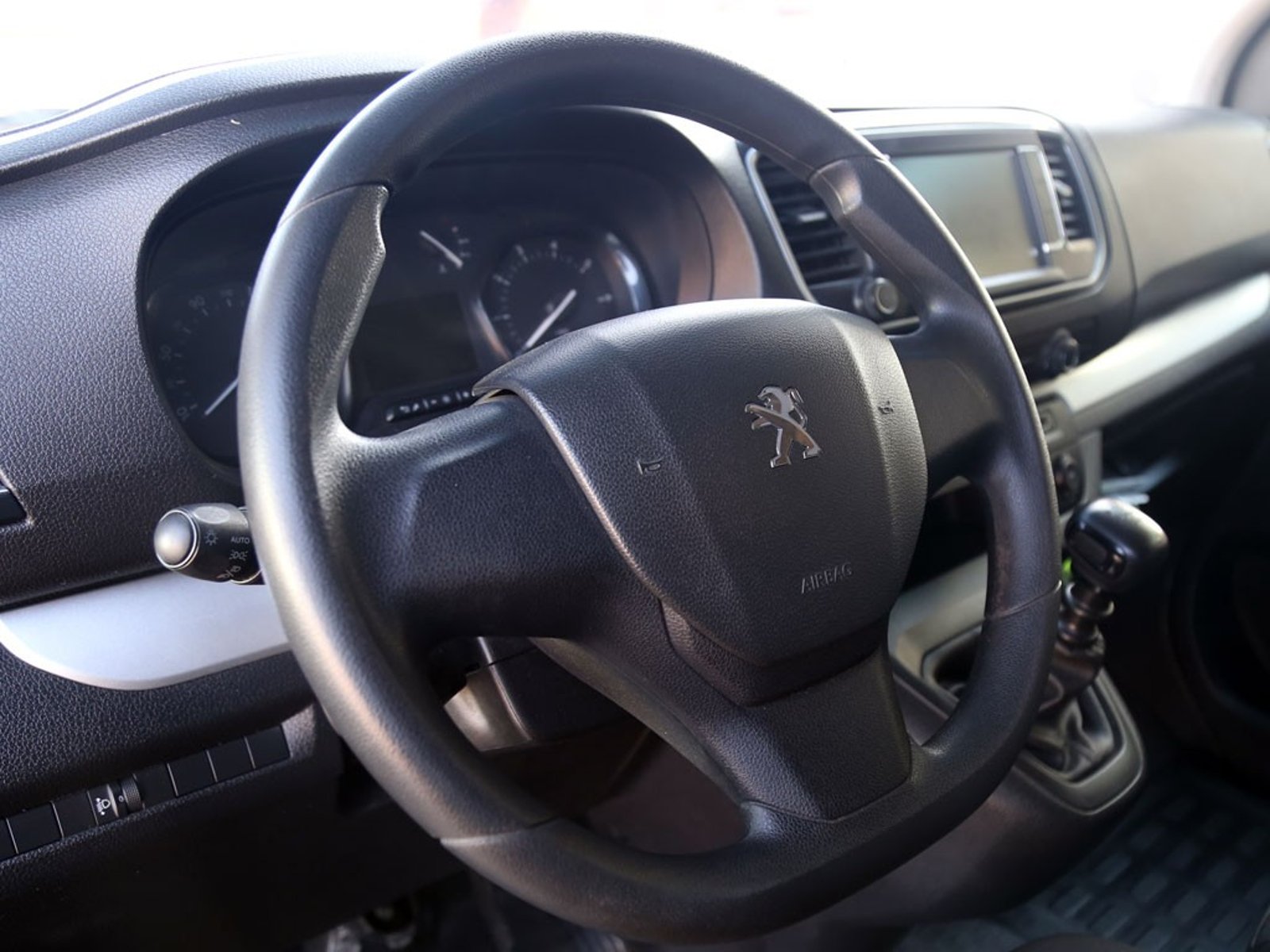 Peugeot TRAVELLER L3 BLUE HDI 180 2.0 2022 - Imagen 15 de 20