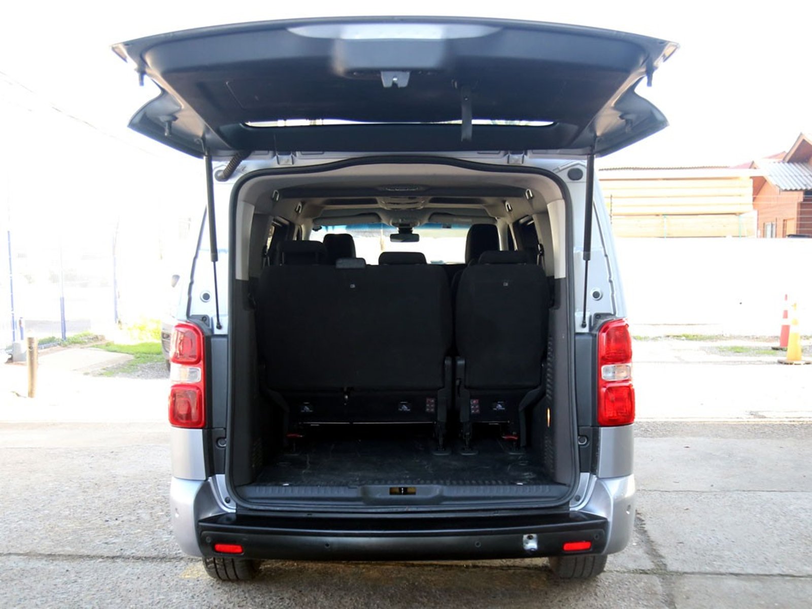 Peugeot TRAVELLER L3 BLUE HDI 180 2.0 2022 - Imagen 11 de 20