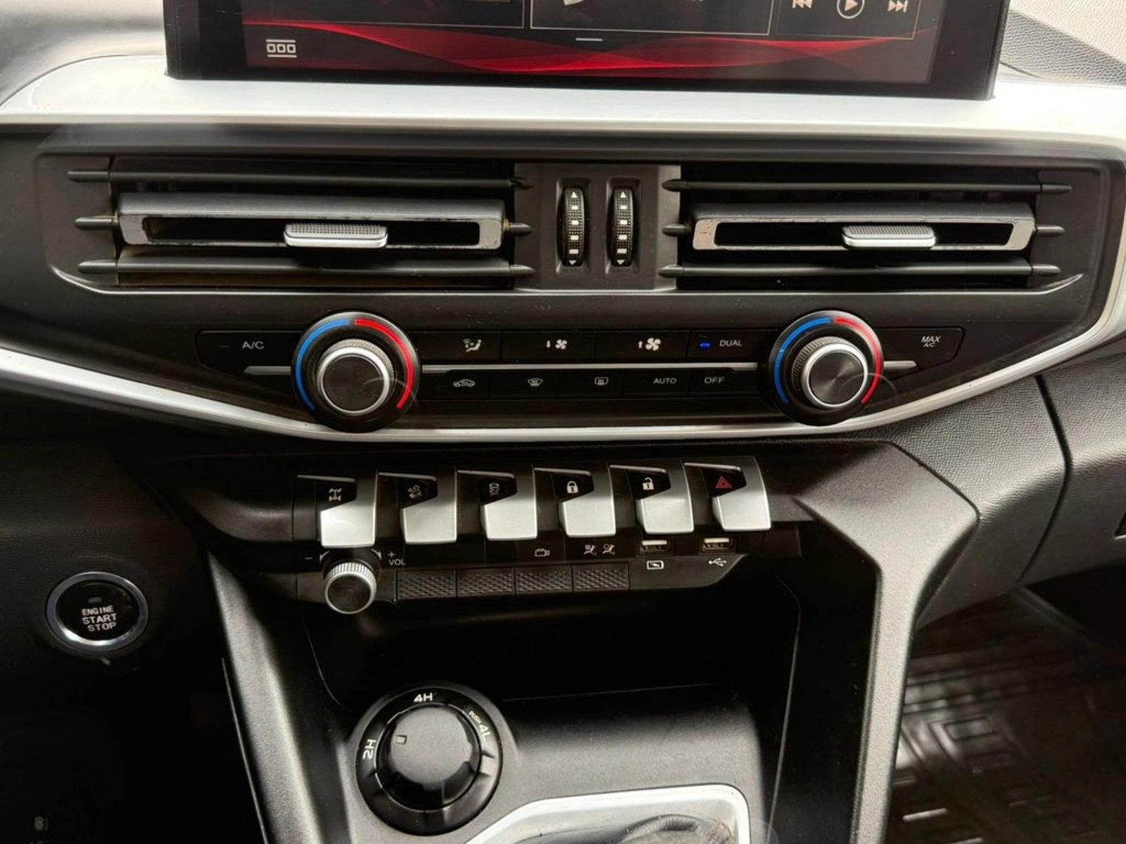 PEUGEOT LANDTREK ACTIVE HDI  4X4 MT 2023 - Imagen 11 de 14