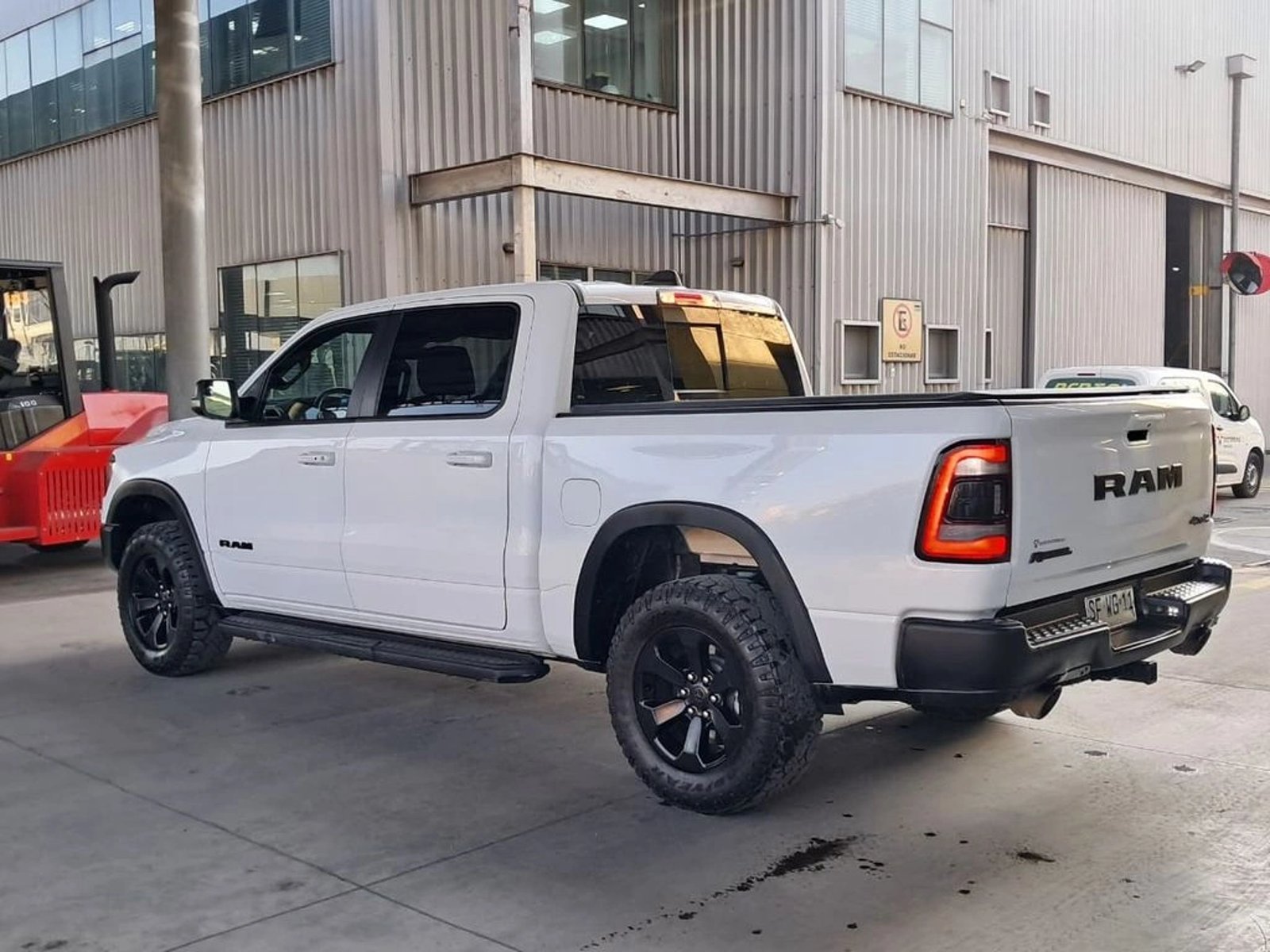 RAM 1500 5.7 REBEL 4X4 AT 4P 2023 - Imagen 8 de 20