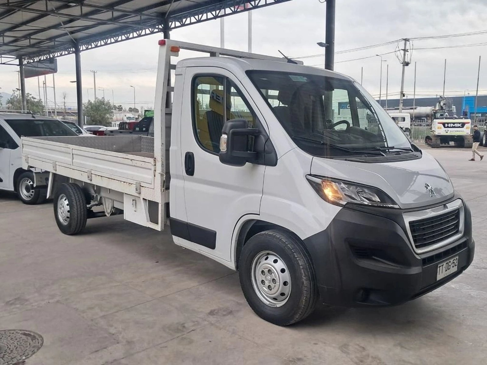 Peugeot BOXER L3 2.2 PICKUP CABINA SIMPLE 2025 - Foto 4 de 18