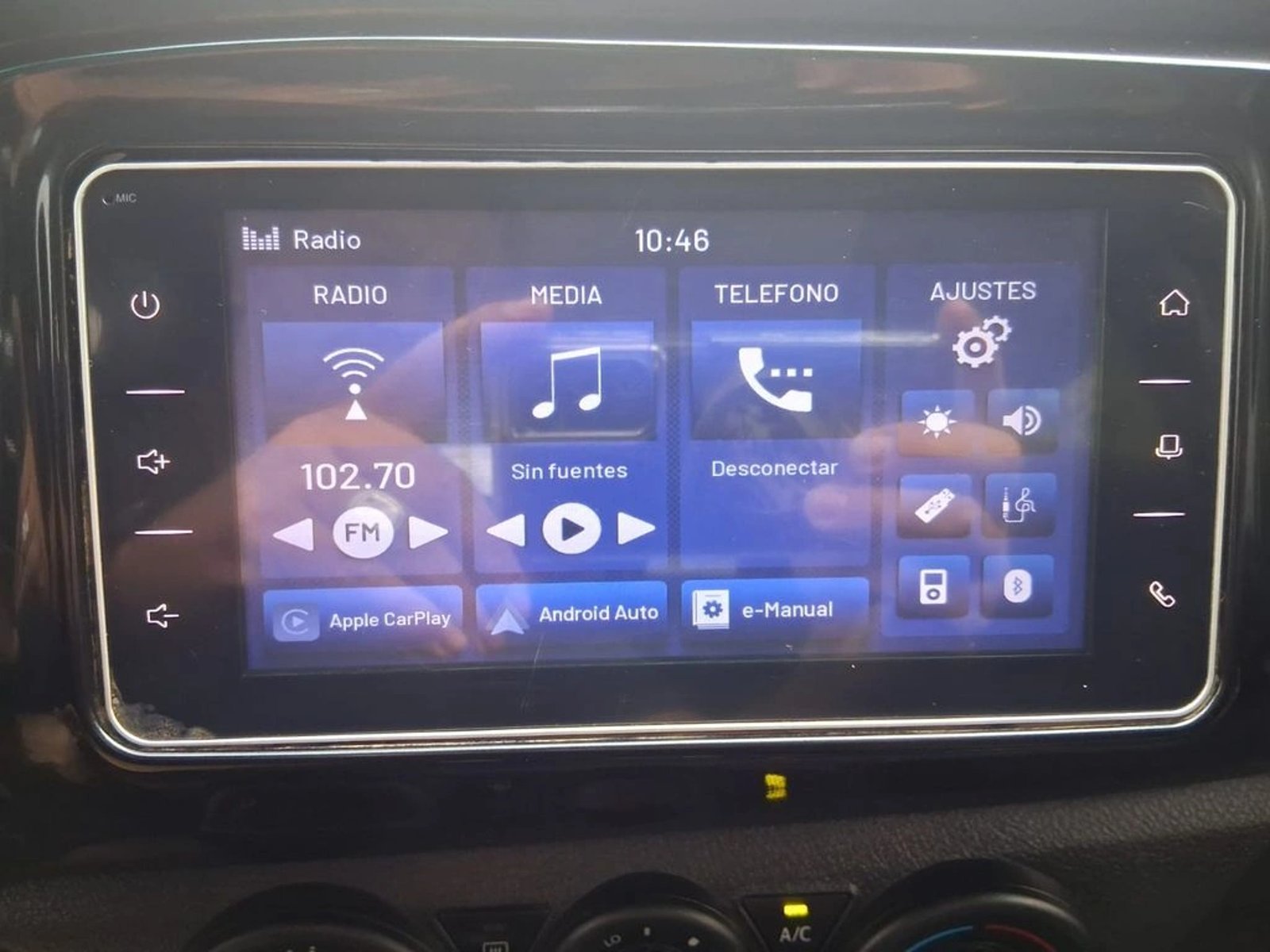 TOYOTA HILUX 2.4 DX DC 6MT 4X4 2022 - Imagen 14 de 15