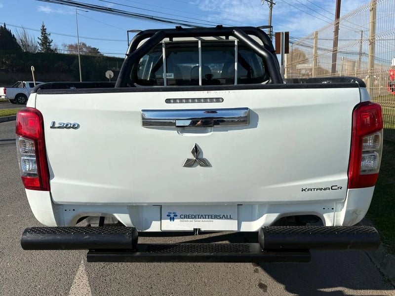 Mitsubishi L200 KATANA CR 4X2 2022 - Imagen 7 de 12