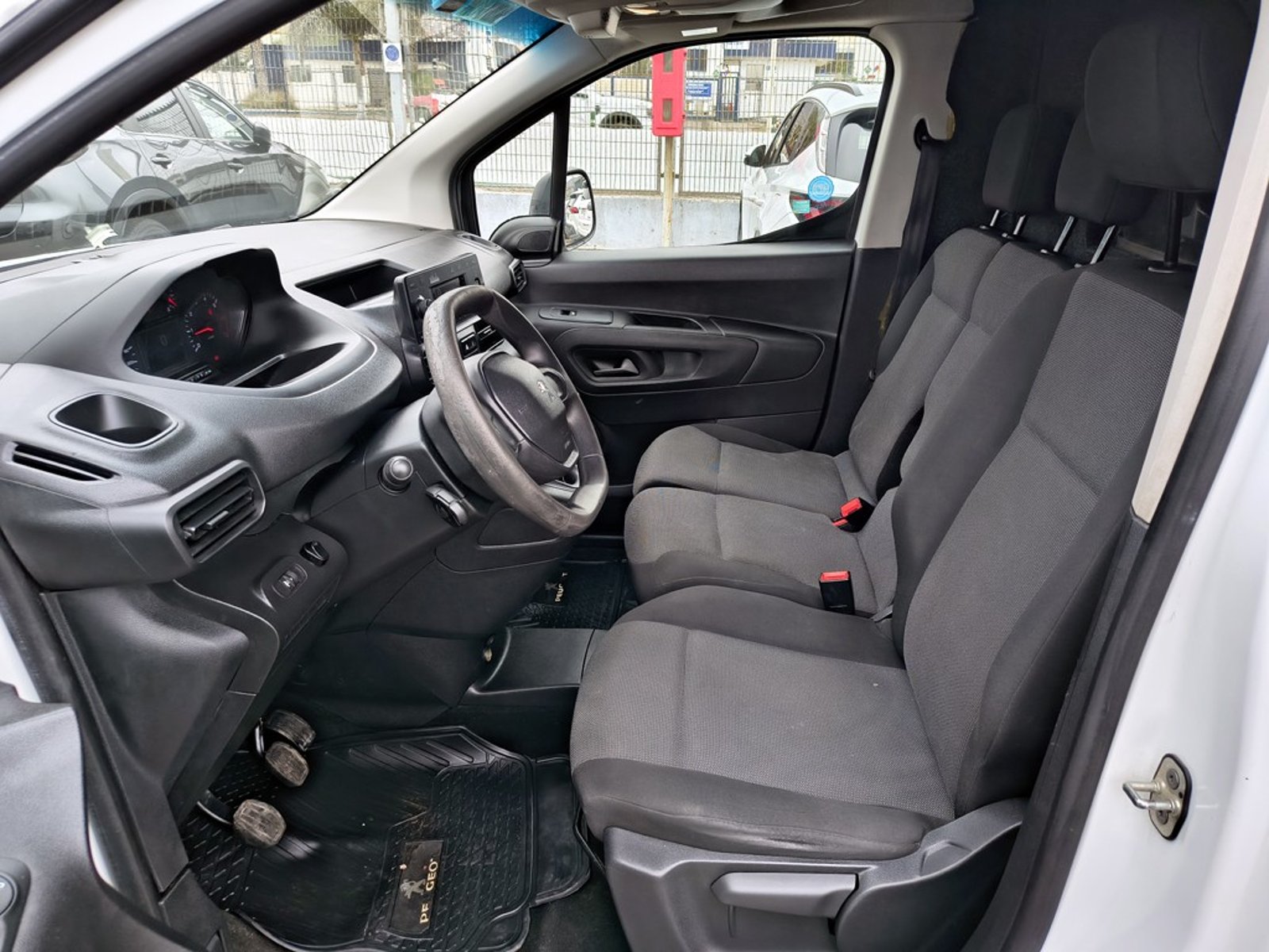 Peugeot PARTNER L1 1.6 Diesel 4x2 T/M 2022 - Imagen 10 de 17