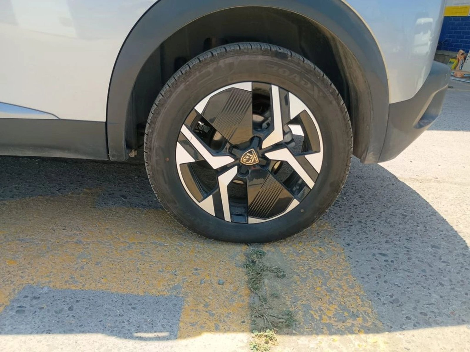 PEUGEOT 2008 ALLURE 1.5 DIESEL AT 2025 - Imagen 9 de 16