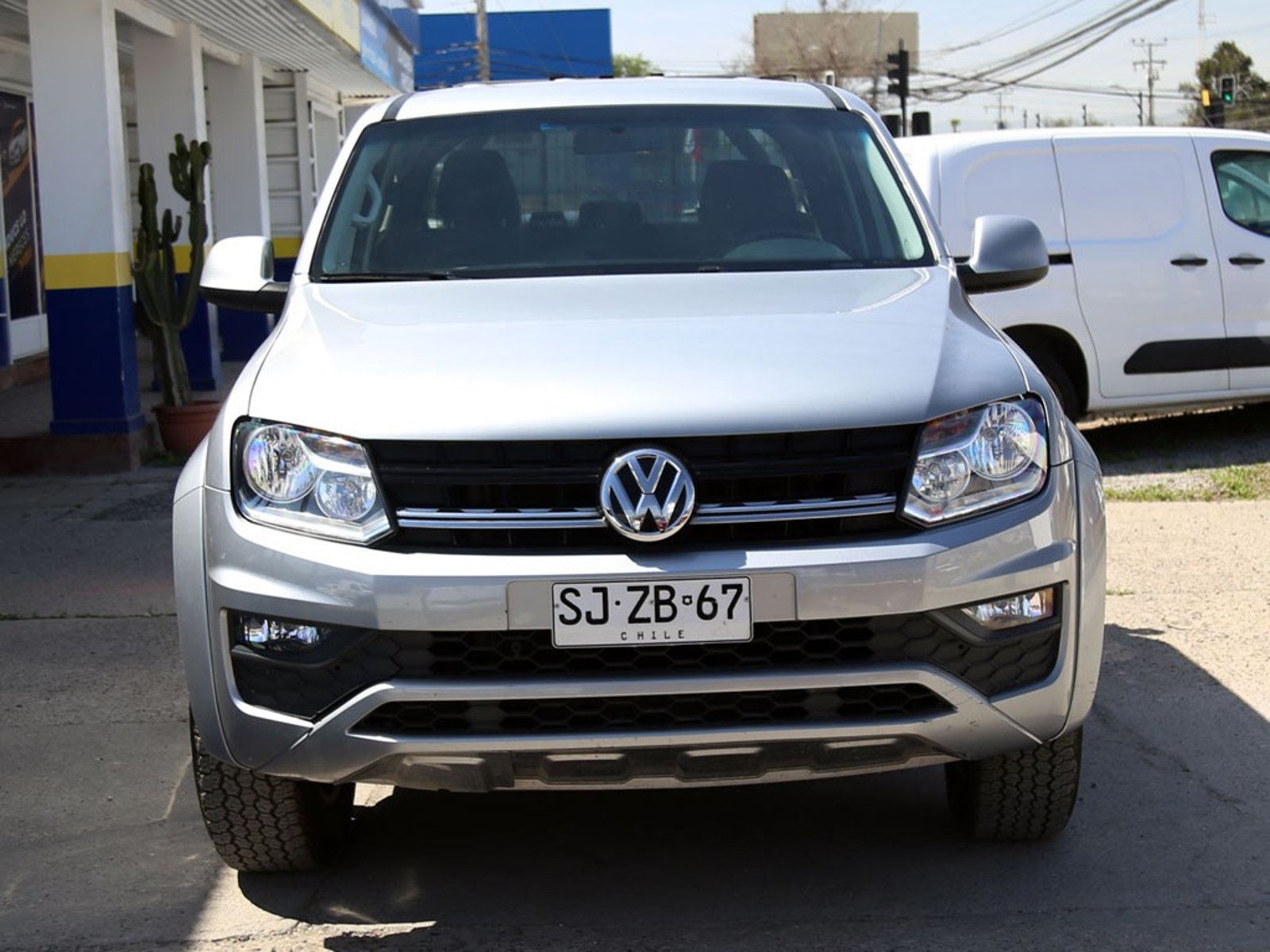 Volkswagen AMAROK 2.0 TRENDLINE DIESEL 4X4 MT 2023 - Foto 2 de 20