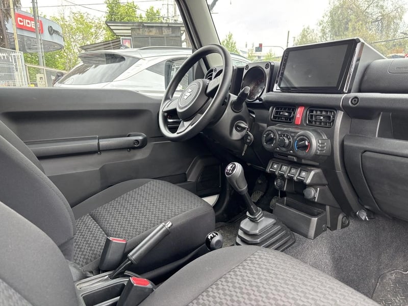 Suzuki JIMNY 1.5 GL WINCHE MT 4X4 2025 - Imagen 6 de 20