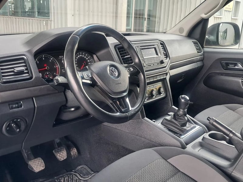 Volkswagen AMAROK TRENDLINE 2.0 4x2 MT 2023 - Imagen 13 de 20