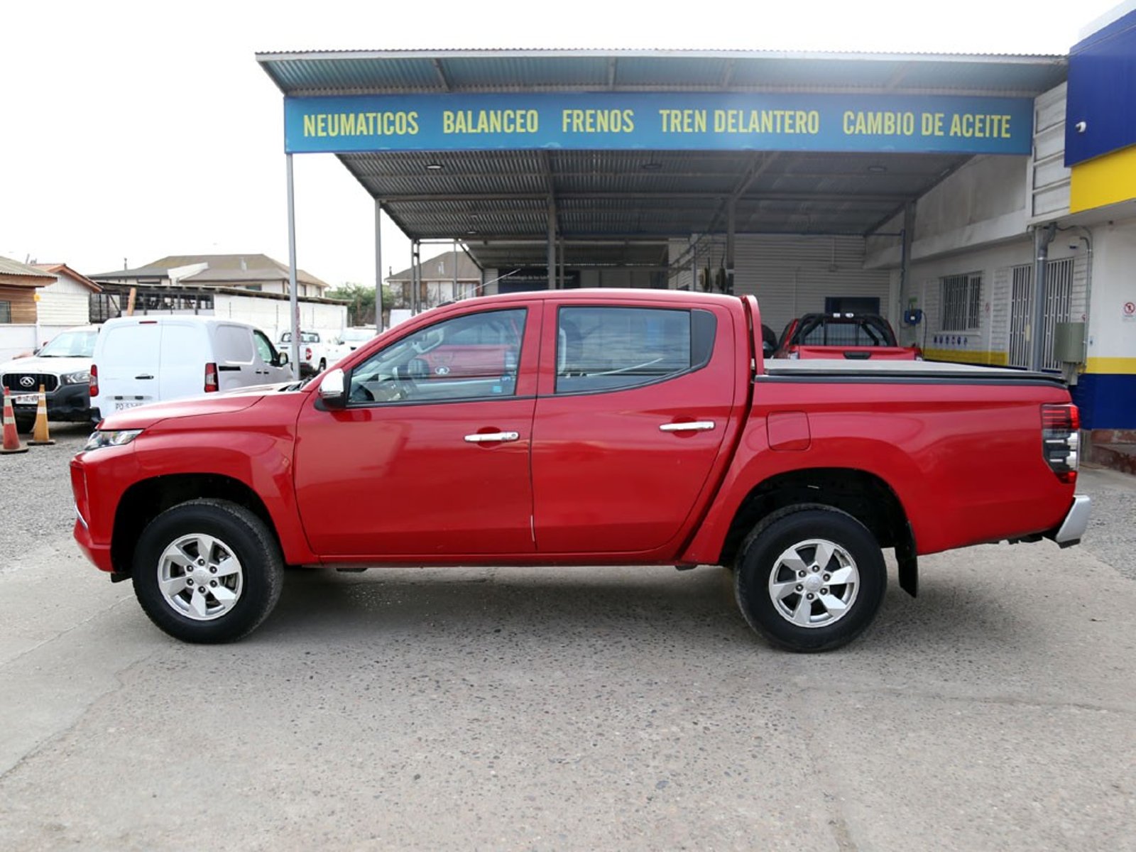 Mitsubishi L200 2.4 KATANA CR MT 4X2 DIESEL 2022 - Imagen 8 de 20