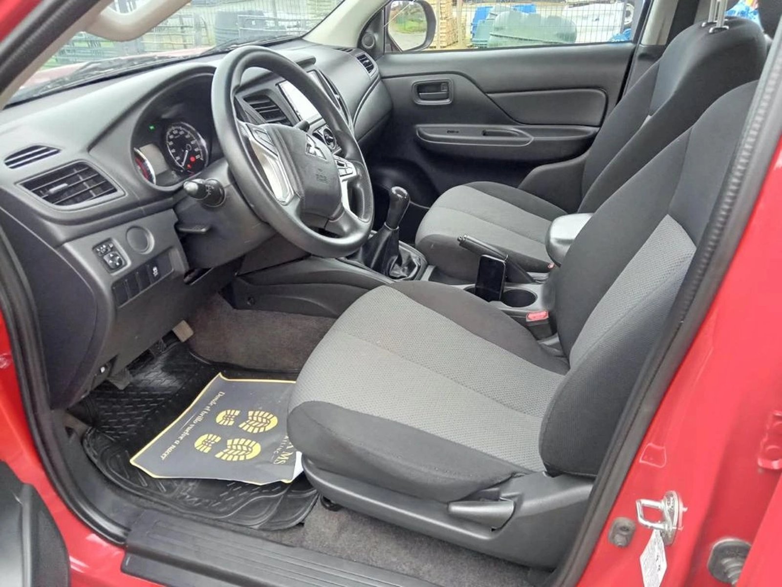 Mitsubishi L200 2.4 KATANA CR  4X2 MT 4P 2022 - Imagen 5 de 7