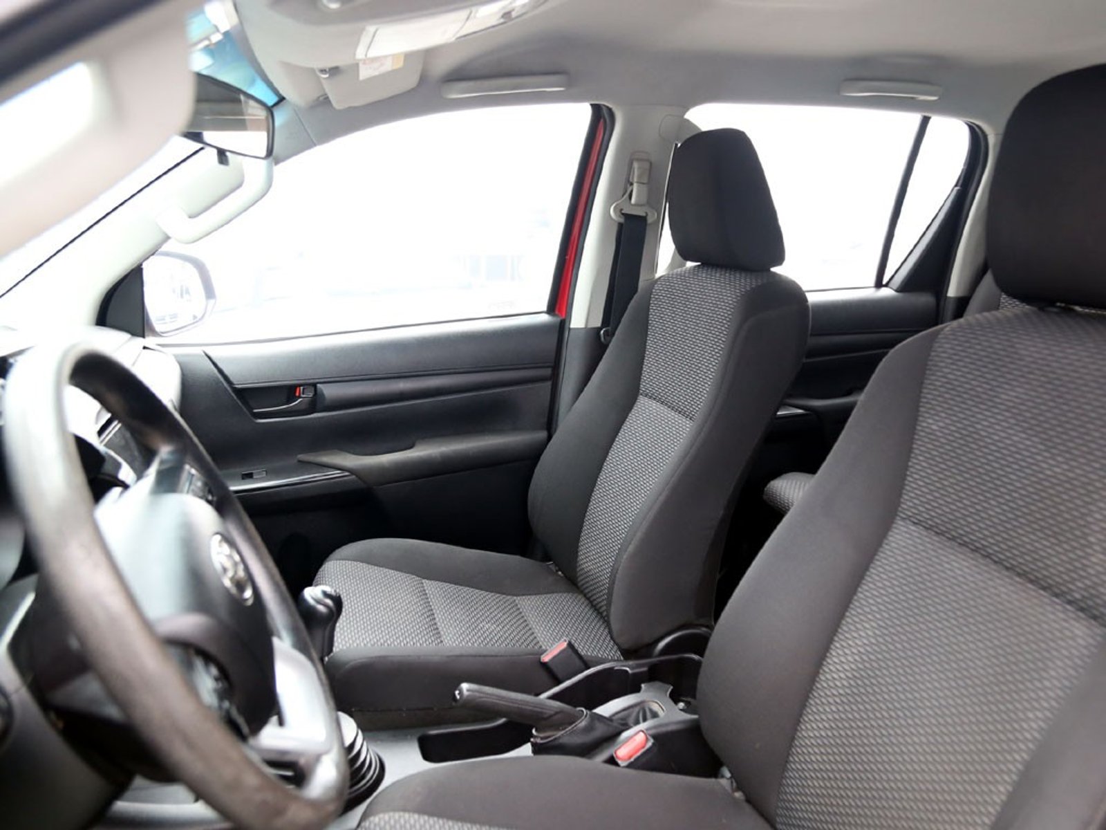 Toyota HILUX 2.4 4X4 MT 2022 - Imagen 11 de 19