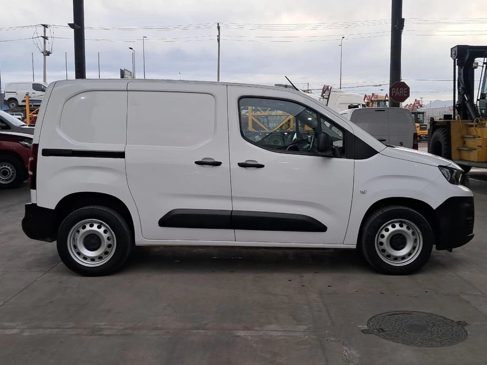 Peugeot PARTNER 1.5 L1 MT 2024 - Imagen 8 de 16