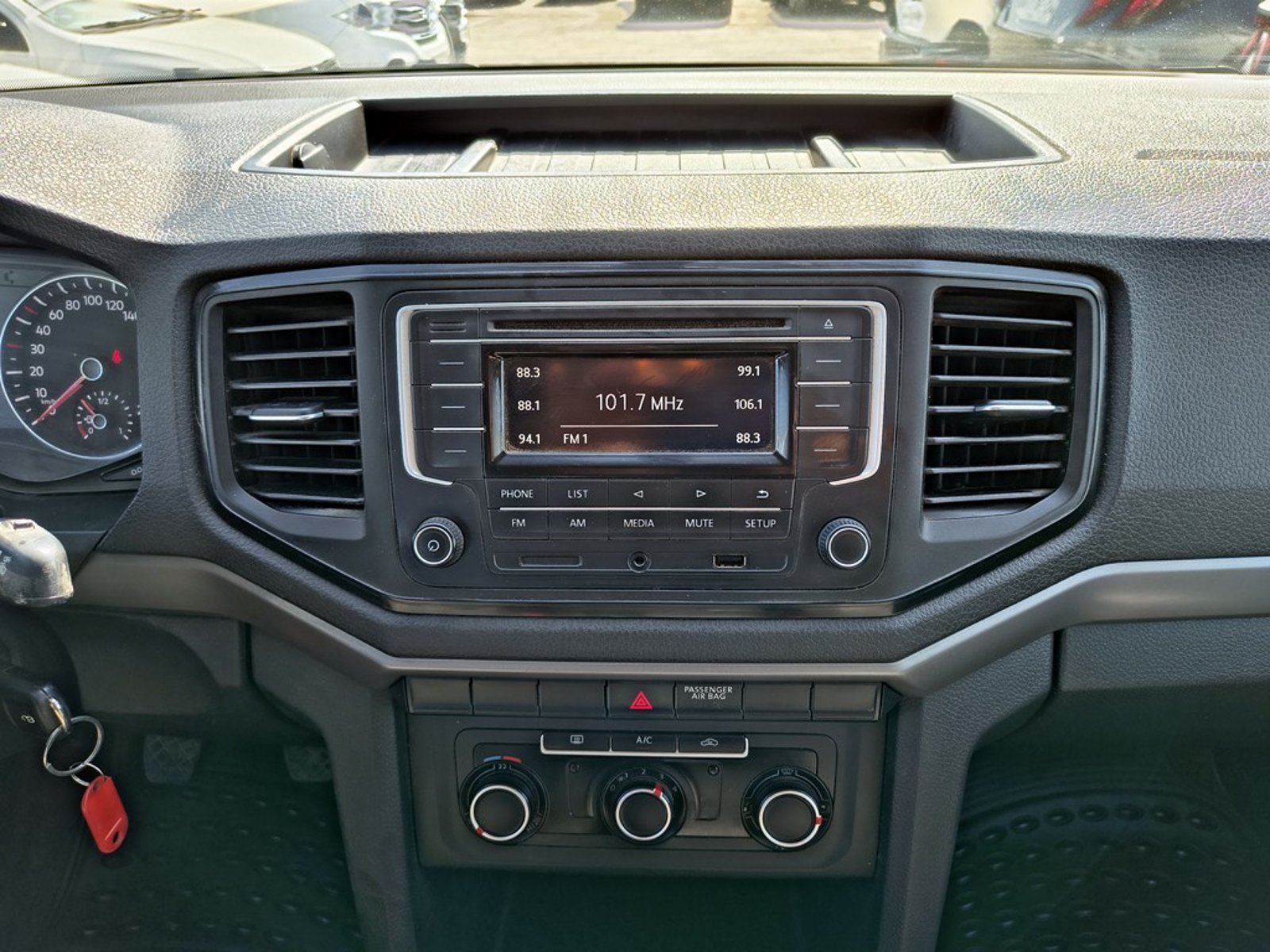 VOLKSWAGEN AMAROK 2.0 TRENDLINE 4MOTION 2023 - Imagen 18 de 20