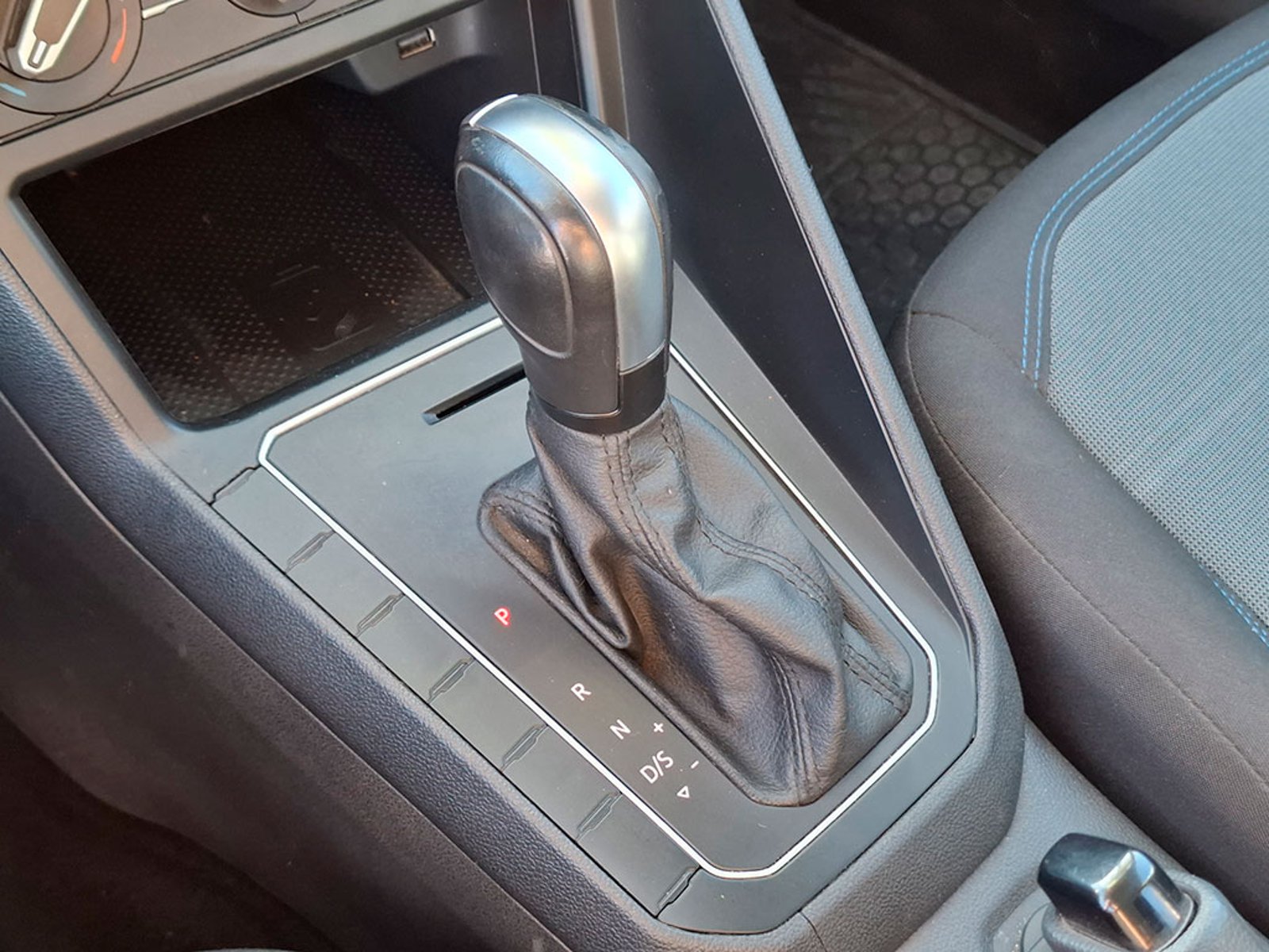 VOLKSWAGEN NIVUS 1.0 TSI COMFORTLINE 2023 - Imagen 17 de 20