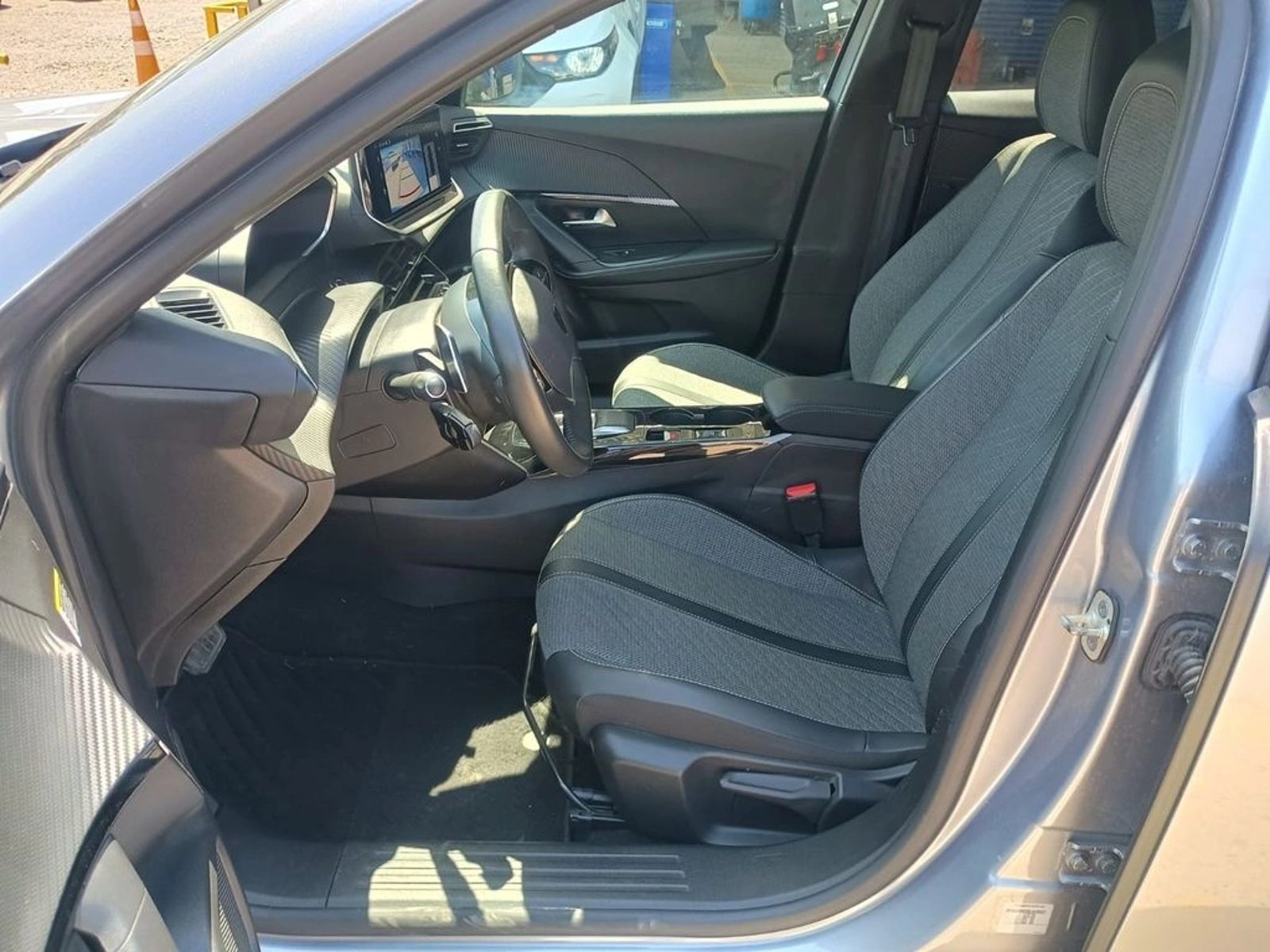 PEUGEOT 2008 ALLURE 1.5 DIESEL AT 2025 - Imagen 10 de 16
