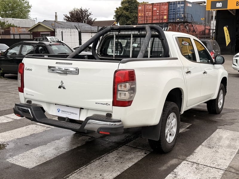 Mitsubishi L200 2.4 KATANA CR 2023 - Imagen 8 de 20