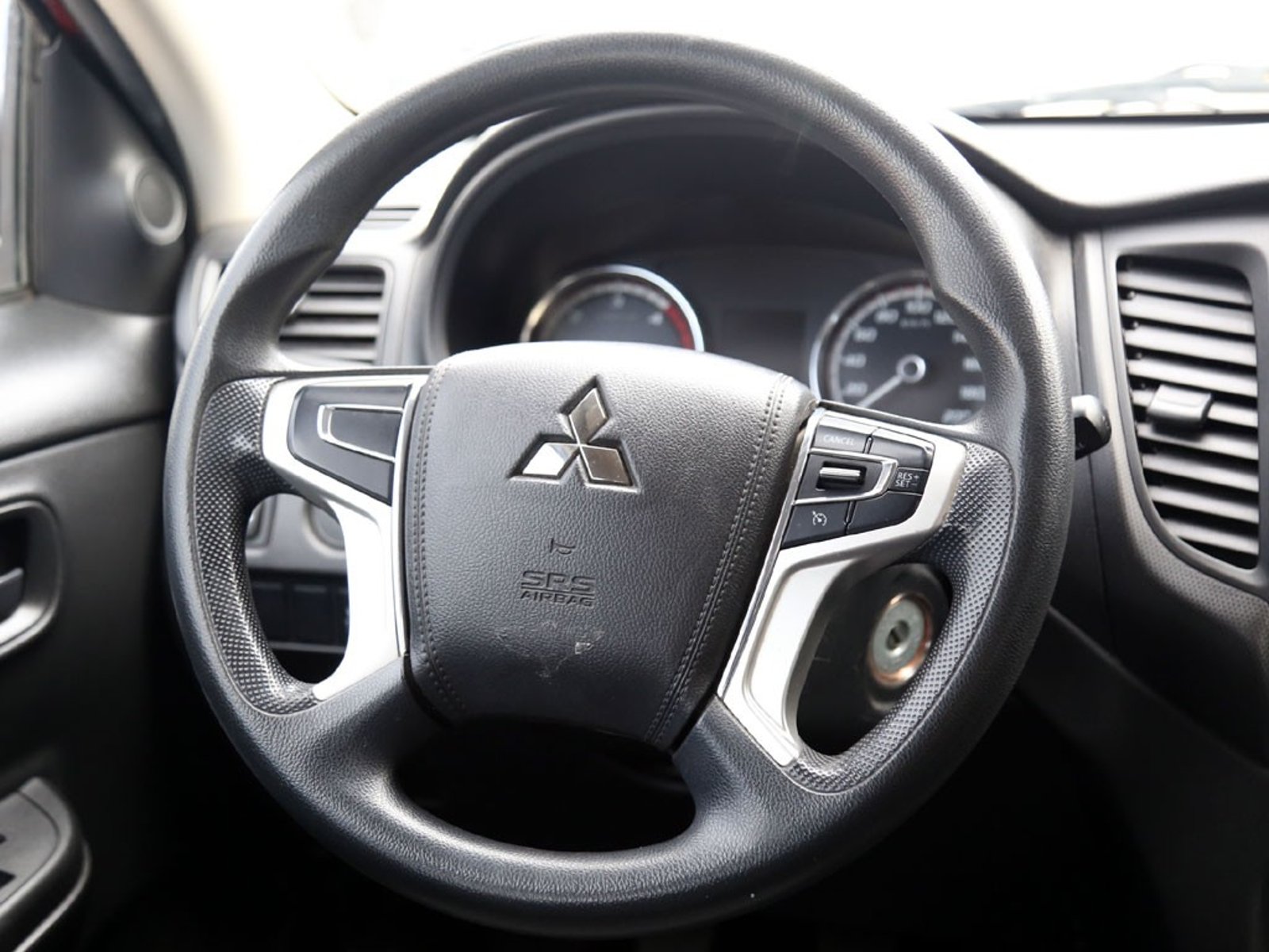 Mitsubishi L200 2.4 KATANA CR MT 4X2 DIESEL 2022 - Imagen 13 de 20