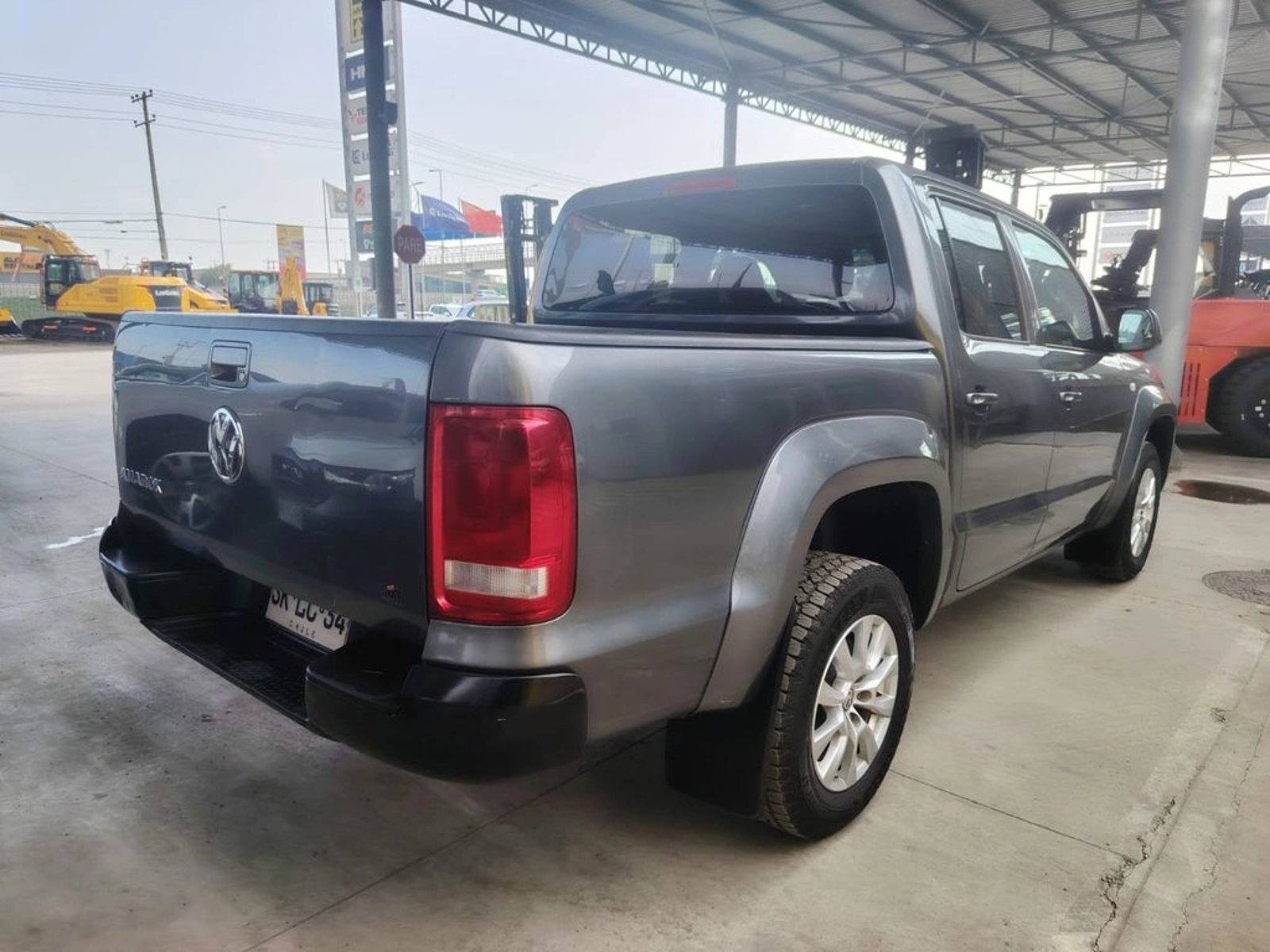 Volkswagen AMAROK 2.0 TRENDLINE DIESEL DOB. CAB. 4X2 MT 4P 2023 - Imagen 7 de 16