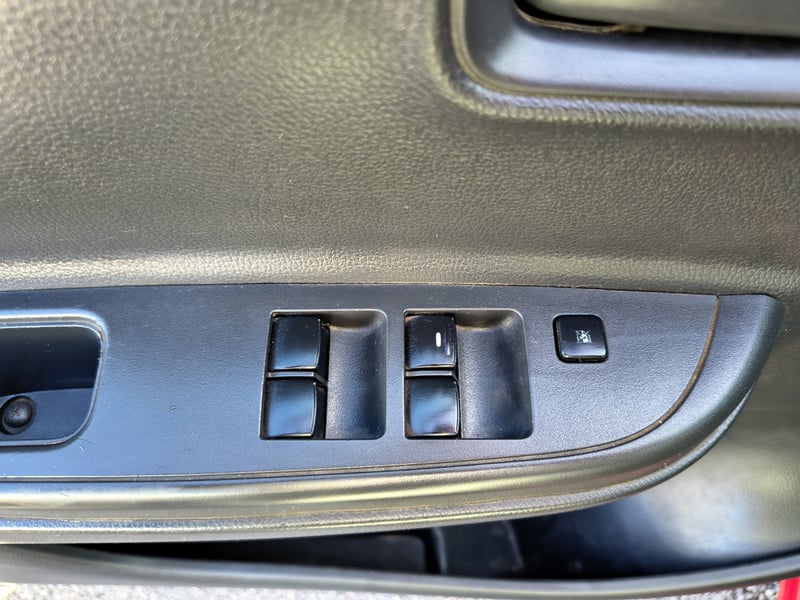 Mitsubishi L200 L200 KATANA 2.4 Diesel 4x2 T/M 2022 - Imagen 8 de 19