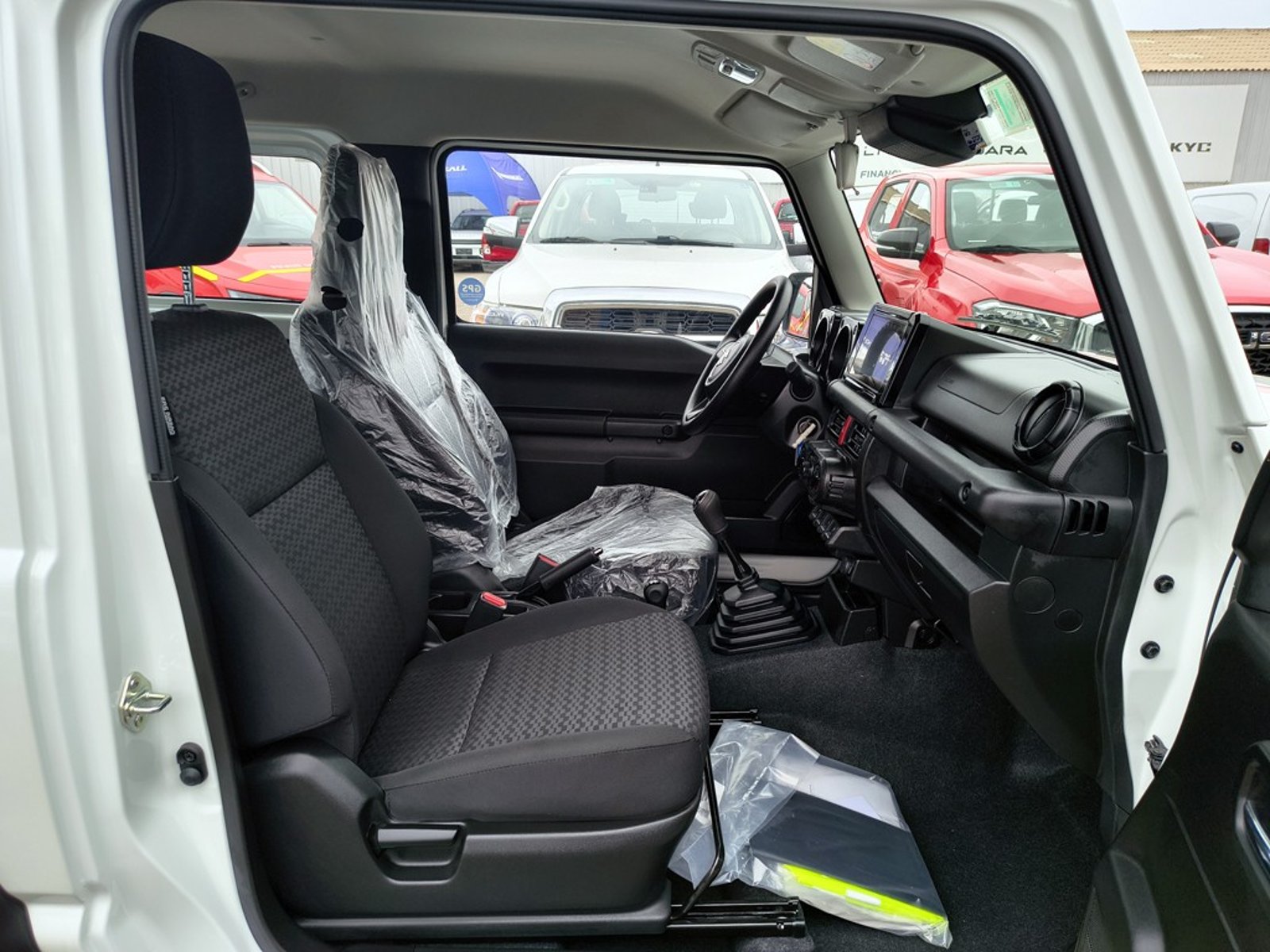 Suzuki JIMNY GL WINCHE MT 4X4 PRECIO+ IVA 2026 - Imagen 16 de 19