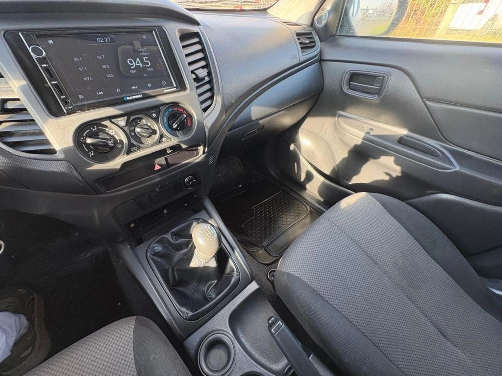MITSUBISHI L200 KATANA CR 4X2 2022 - Imagen 10 de 12