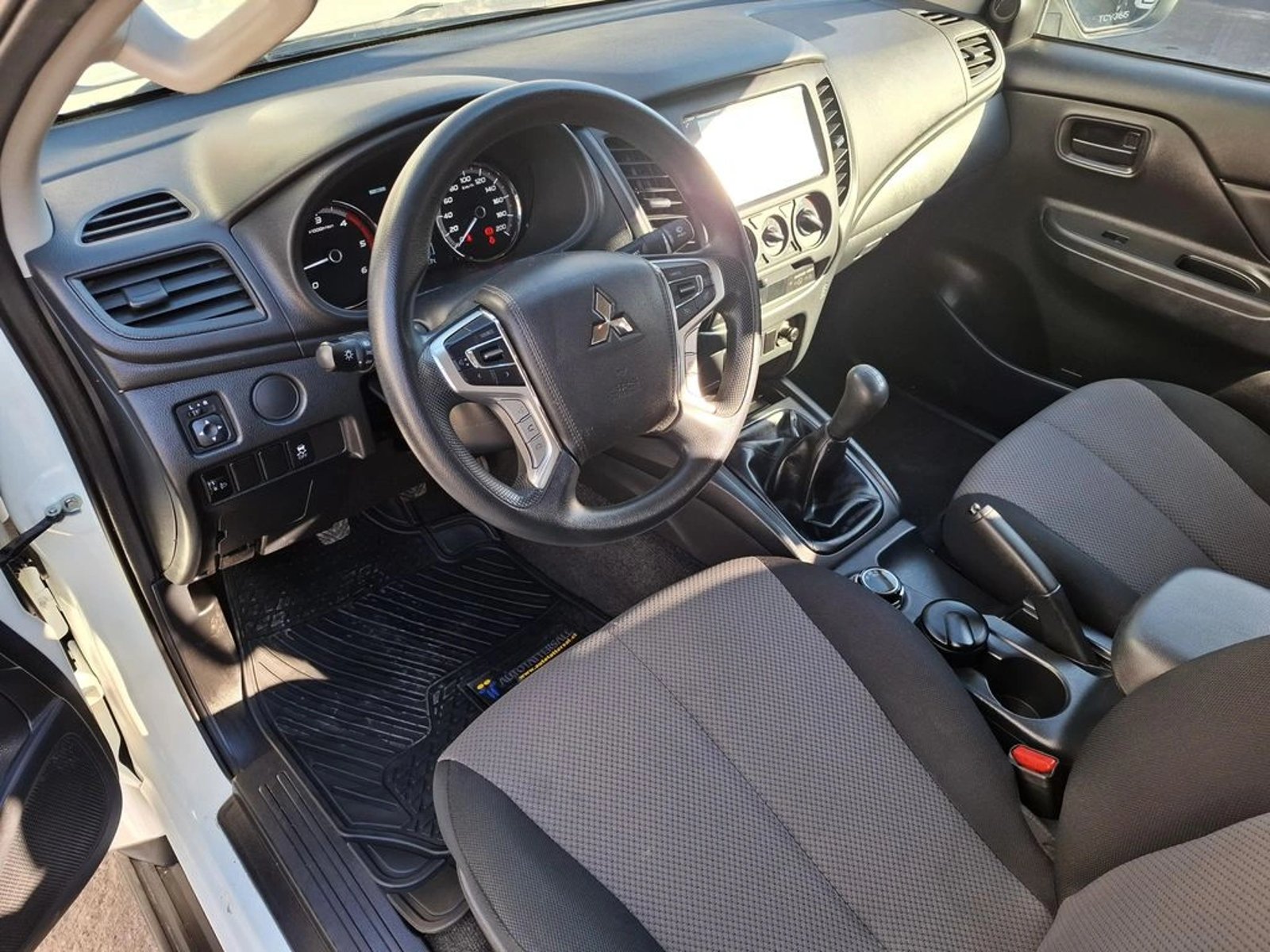 MITSUBISHI L200 2.4 2024 - Imagen 15 de 20