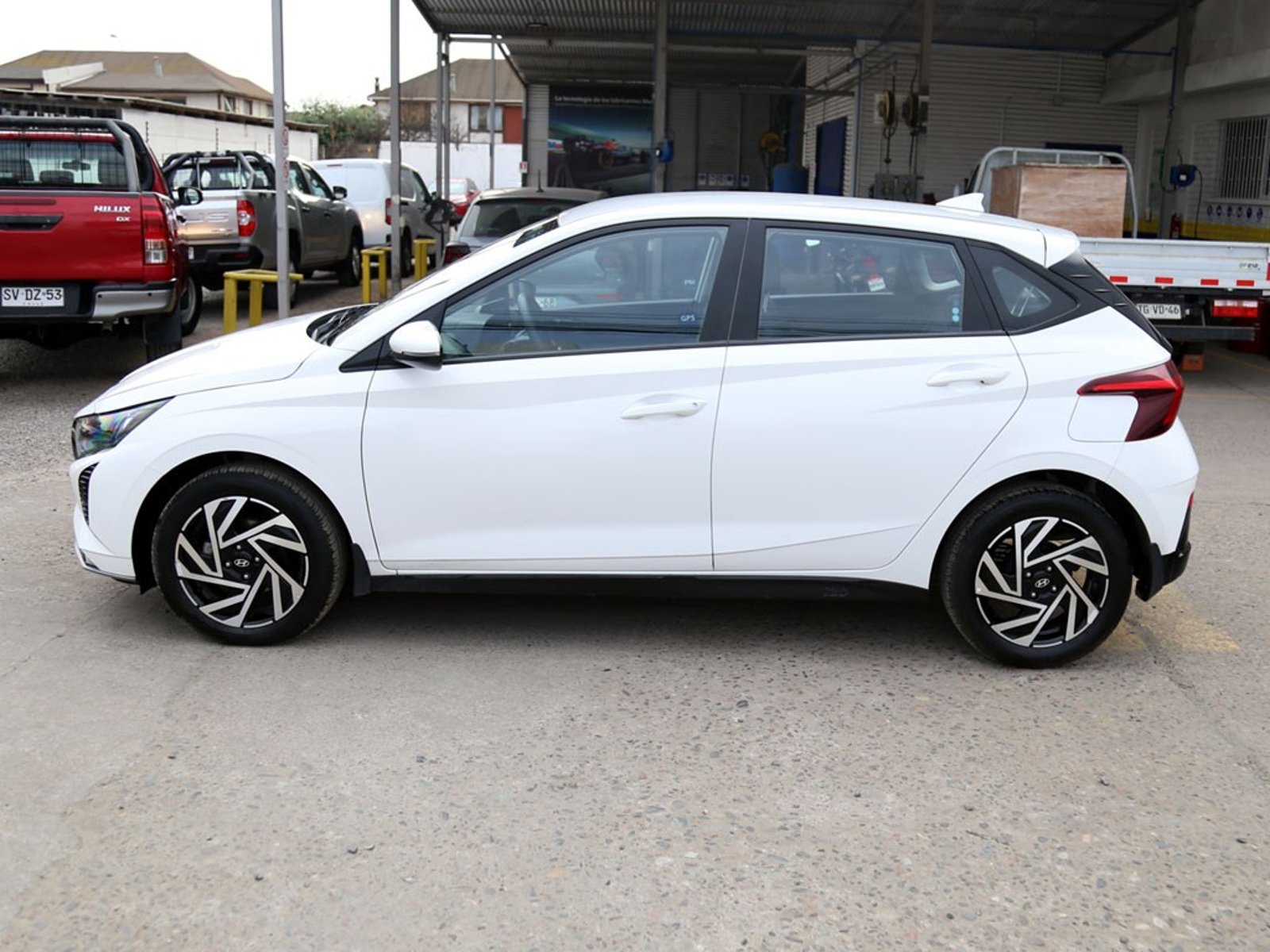 HYUNDAI I20 1.4 BI3 FUNK EDITION MT 2025 - Imagen 8 de 20