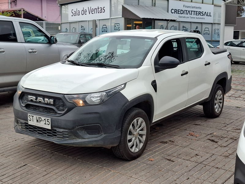 RAM 700 700 1.4 MT DC SLT 2023