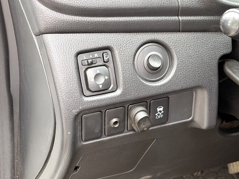 Mitsubishi L200 2.4 KATANA CR 2023 - Imagen 12 de 20