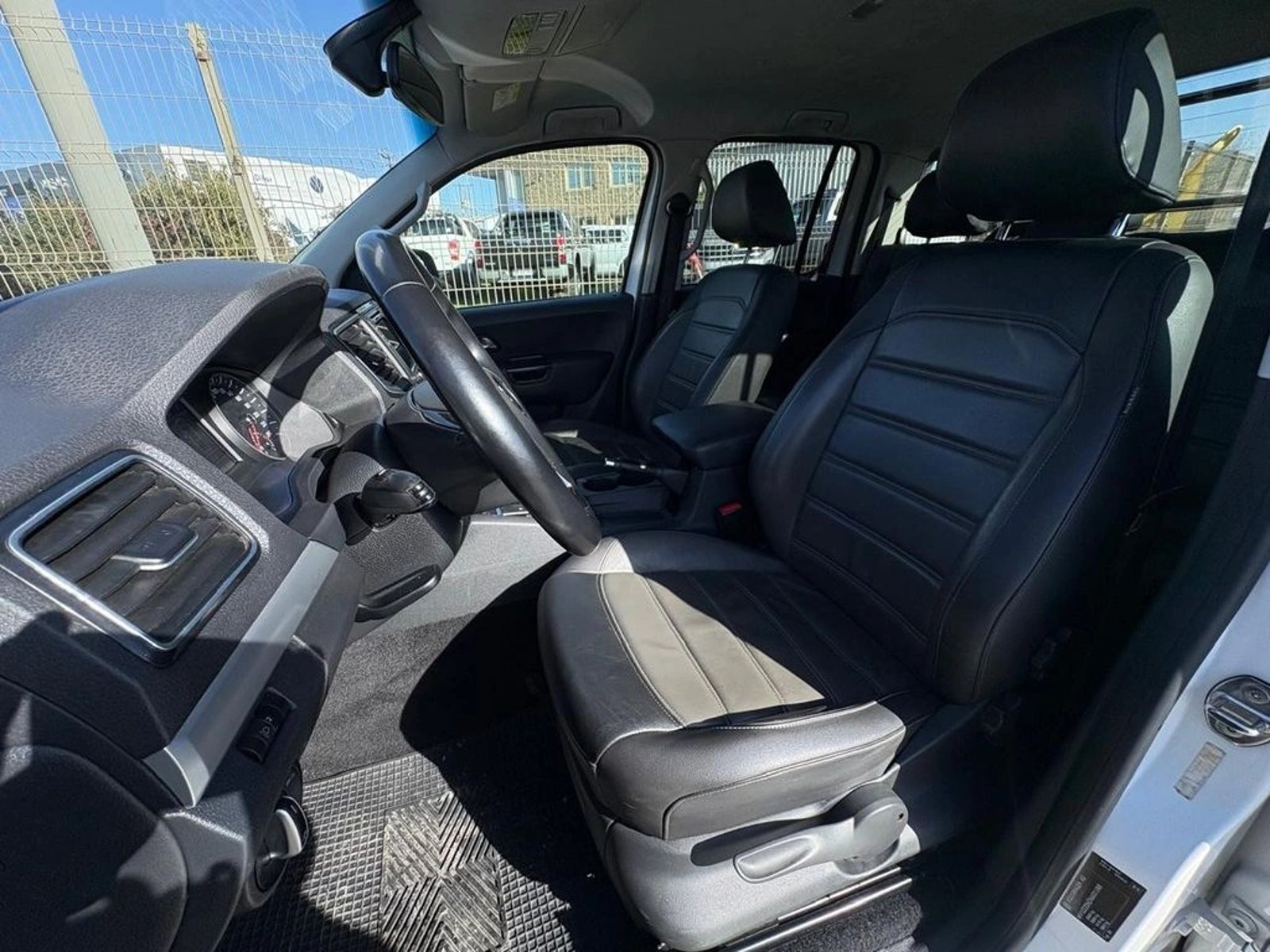 VOLKSWAGEN AMAROK HIGHLINE 4X4 2.0 AUT. 2023 - Imagen 8 de 13