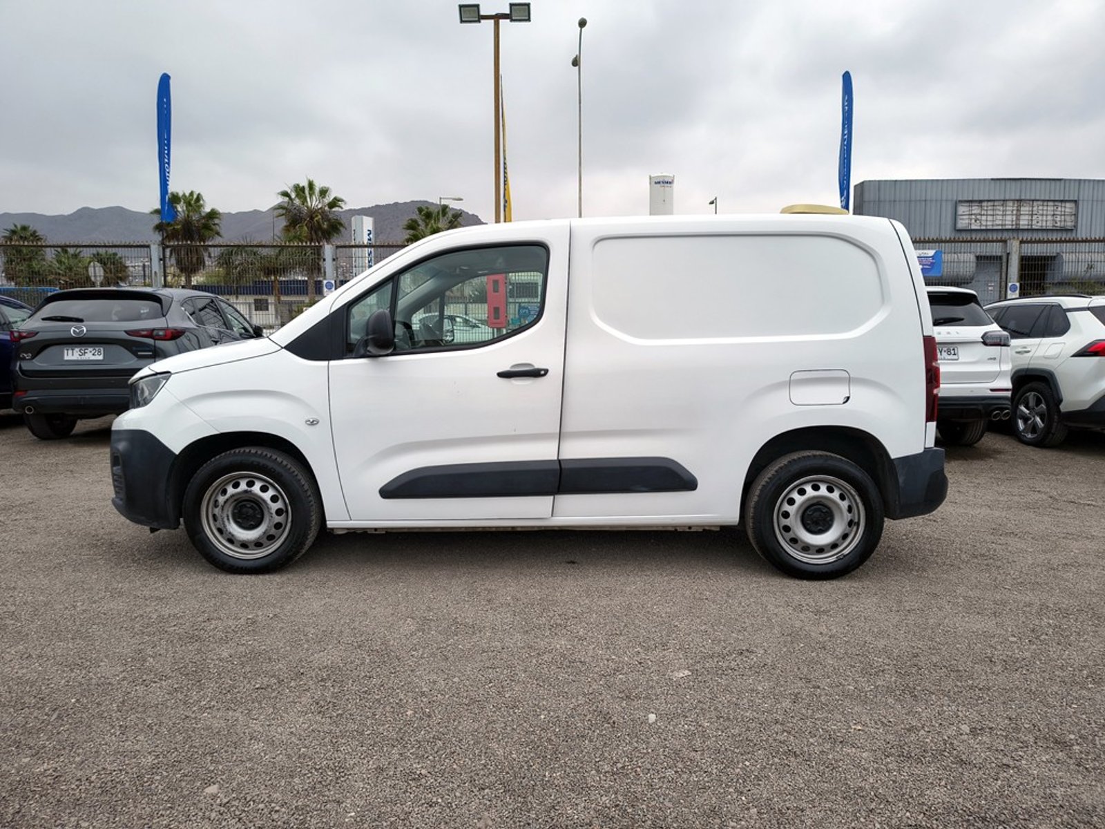 Peugeot PARTNER L1 1.6 Diesel 4x2 T/M 2022 - Foto 4 de 17