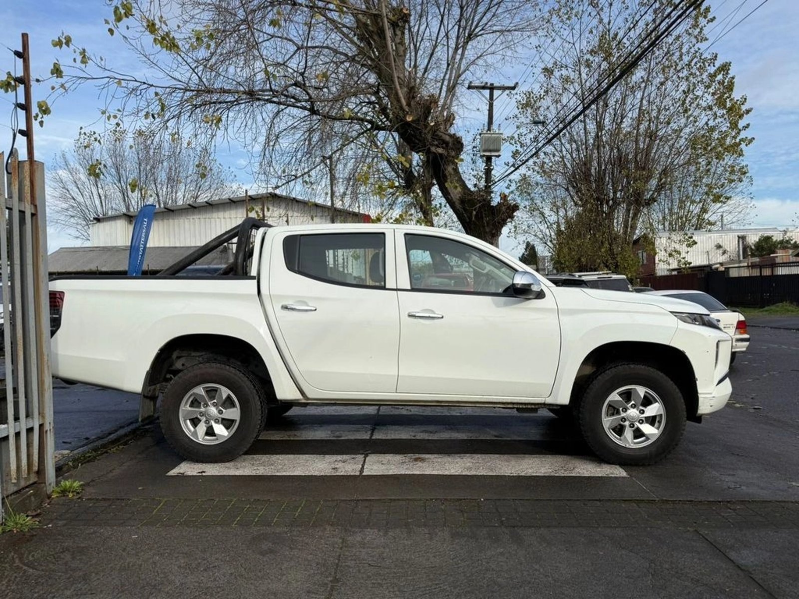 MITSUBISHI L200 2.4 KATANA CR DIESEL 4X2 MT 2023 - Imagen 4 de 14