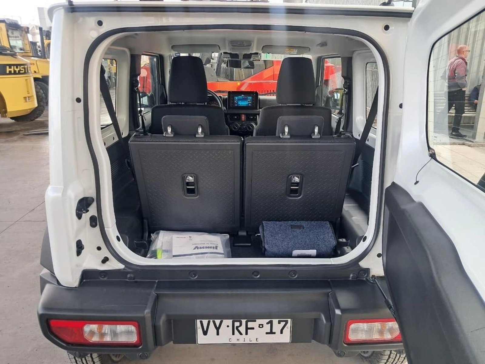 Suzuki JIMNY GL WINCHE MT 4X4 2026 - Imagen 8 de 20