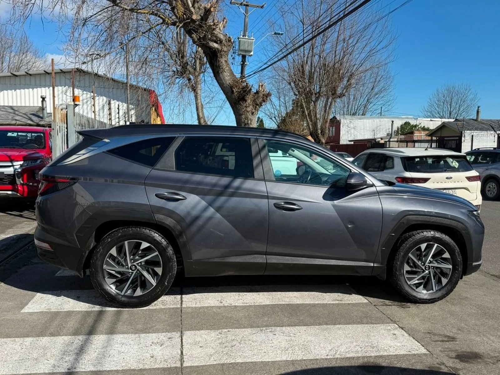 Hyundai TUCSON 2.0 4X4 AT 2025 - Imagen 4 de 17