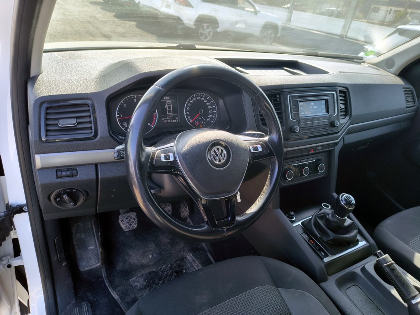 Volkswagen AMAROK AMAROK 2.0 Diesel 4x4 T/M 2023 - Imagen 11 de 20